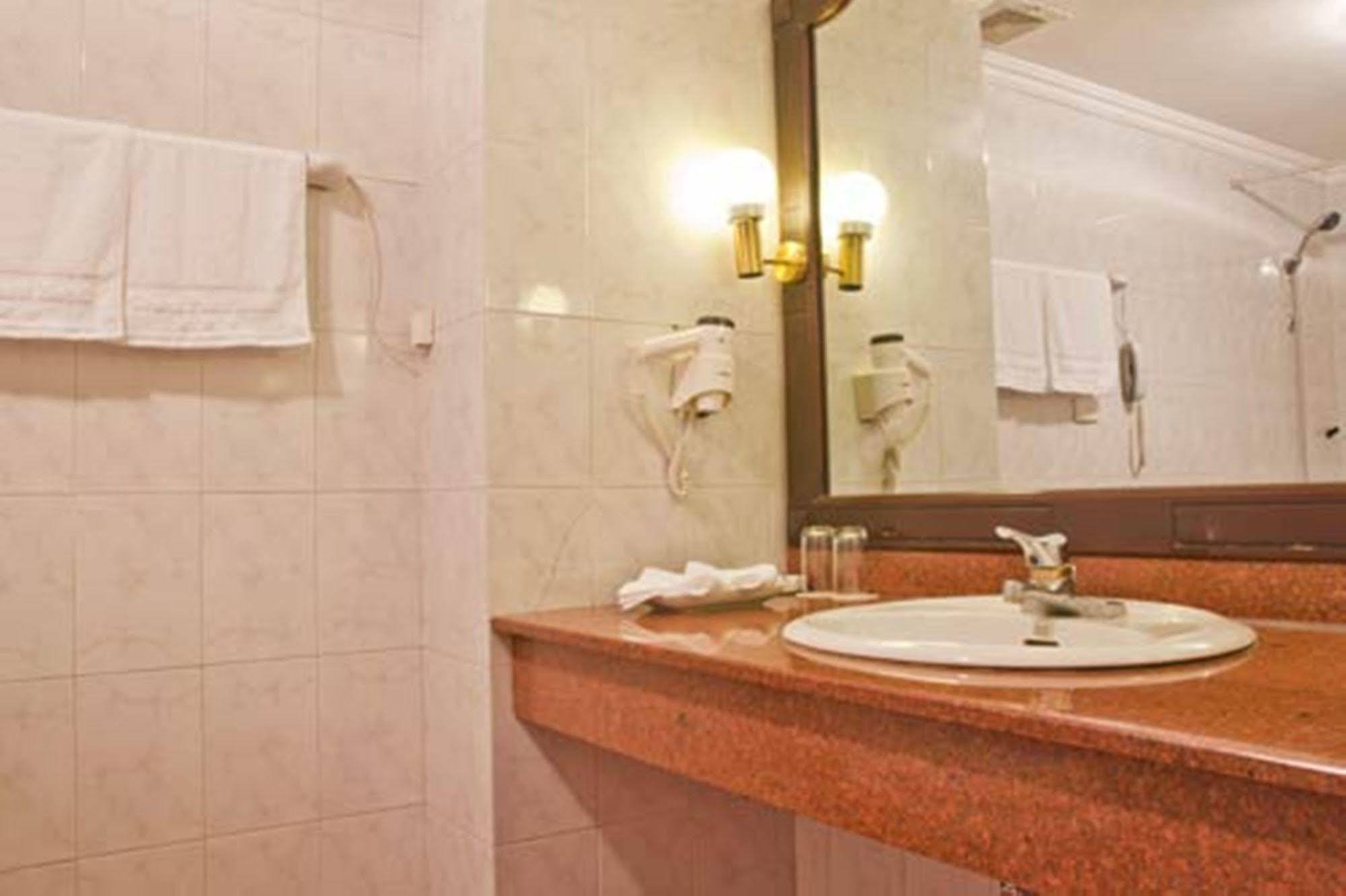 Green Park Hotel ハノイ市 エクステリア 写真